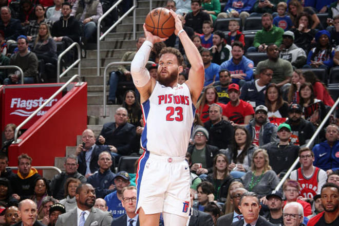 坚持认为 坚持认为