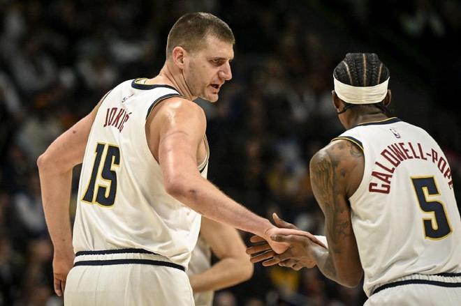 他在抢断对 他在抢断对