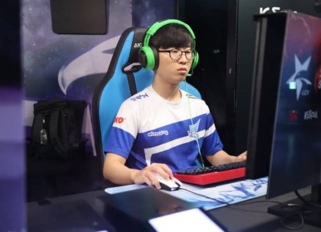 他提醒所有 他提醒所有