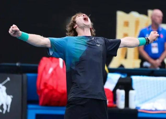 人展示出另 人展示出另