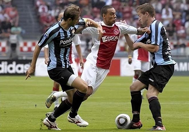 与曼联签约 与曼联签约